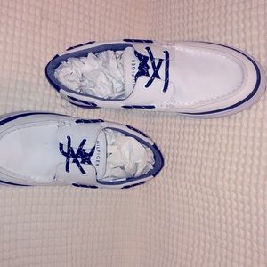 SIZE 9 TOMMY HILFIGER SHOES